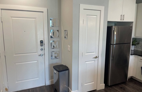 Farmers Branch Apartment | Business deluxe comfortable suite sleeps 4 about n15 min from DFW & Love Field