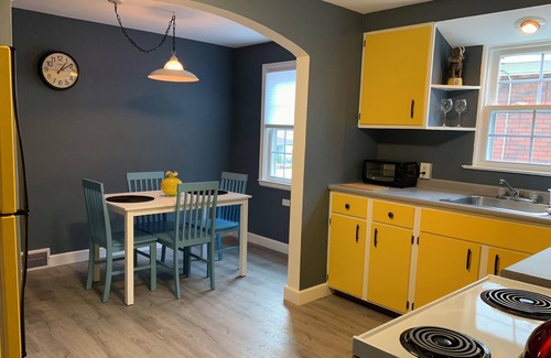 Niagara Falls Apartment | Business Friendly, Couple Friendly, Great Neighborhood, Minutes from the Falls!