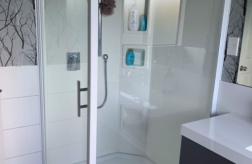 Palmerston North Bed & Breakfast | Business or fun come relax. A quiet neighbourhood with lovely walking tracks.