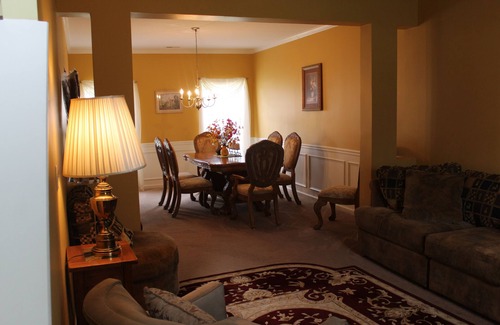 Fairburn House | BUSINESSES.DEALS FOR XTENDED STAYS. WELCOME.LARGE HOME Min FROM AIRPORT
