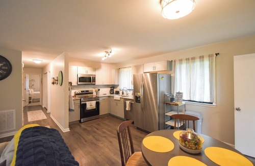Garner House | Busy Bee Ranch near Walnut Creek Amphitheatre - Pet Friendly