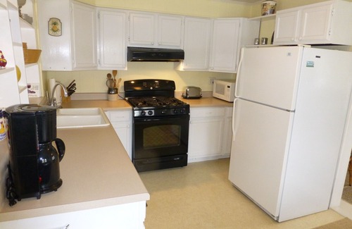Saluda Cottage | Buttercup Cottage, Historic Saluda, NC. Cozy Mountain Retreat