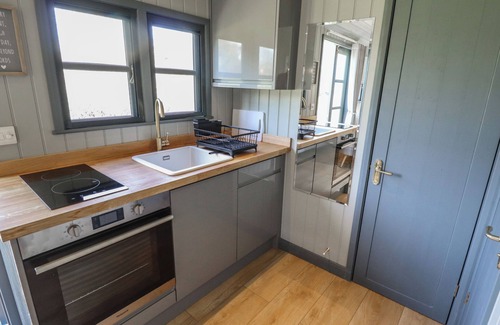 Ashby cum Fenby Cottage | BUTTERCUP, pet friendly, country holiday cottage in Waltham