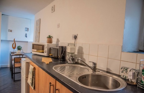 Bradford Apartment | Bv Comfy Basement At Manningham Bradford