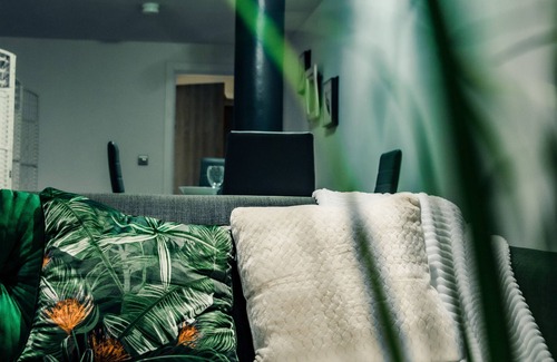 Bradford Apartment | Bv Cosy Basement Apartment At Conditioning House
