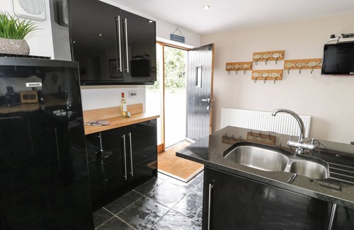 Cylch-Y-Garn Cottage | BWTHYN AWEL, family friendly, luxury holiday cottage in Cemaes Bay