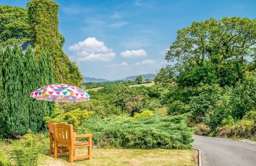 Criccieth Cottage | Bwthyn-Betws | Character Holiday Cottage With Mountain Views