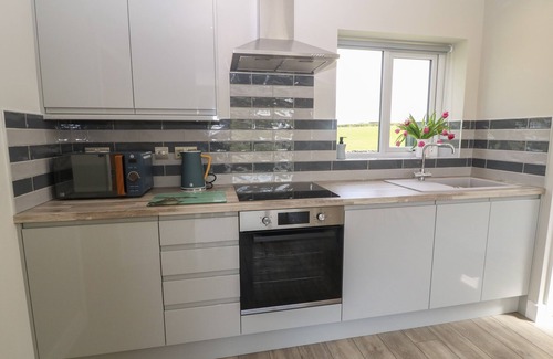 Rhosgoch Cottage | BWTHYN CAE'R EFAIL, character holiday cottage in Cemaes Bay