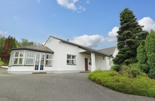 Llangefni House | Bwthyn Clai