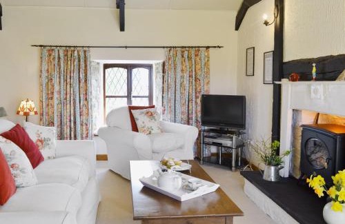 Llanllwchaiarn House | Bwthyn
