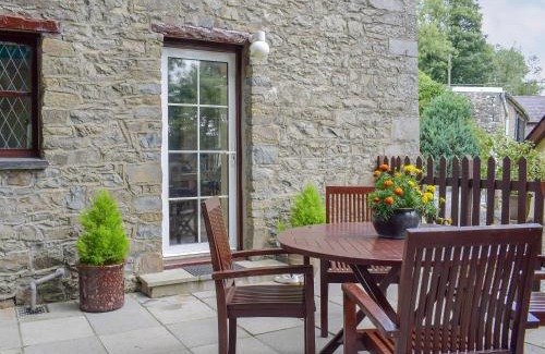 Llanllwchaiarn House | Bwthyn