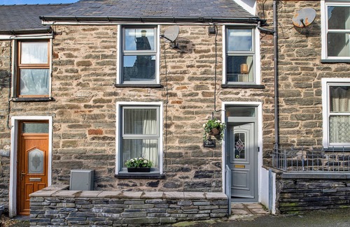 Rhiwbryfdir House | Bwthyn Llechi (Slate Cottage)
