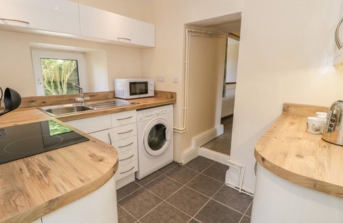 Garndolbenmaen Cottage | BWTHYN PENNANT, pet friendly, character holiday cottage in Porthmadog