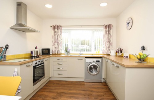 Bryngwran Cottage | BWTHYN TYN Y COED, pet friendly in Bryngwran