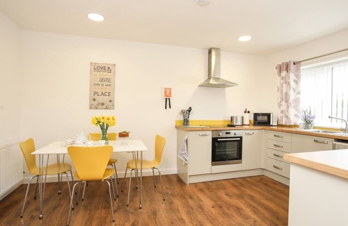 Bryngwran Cottage | BWTHYN TYN Y COED, pet friendly in Bryngwran