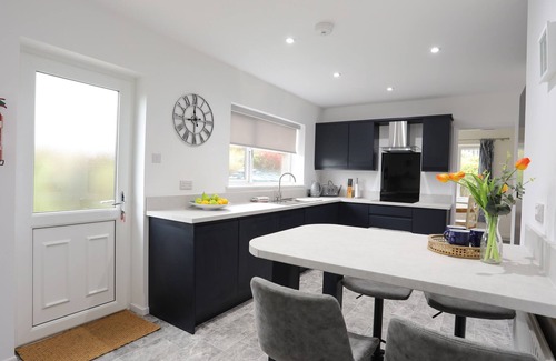Rhydwyn House | BWTHYN Y BAE, pet friendly, country holiday cottage in Llanfaethlu