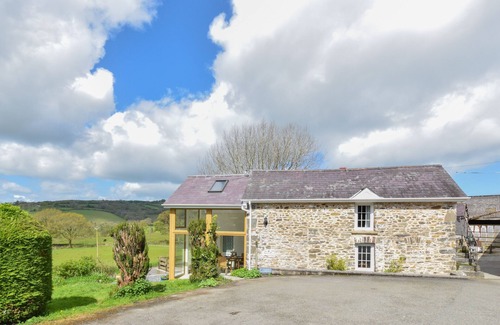 Llanwrda House | Bwthyn y Wennol - Three Bedroom House, Sleeps 4