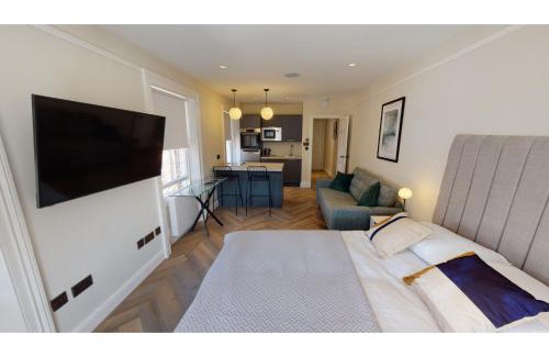Hope Street Apartment | By Cathedral Kitchen Island Tv Wd Access