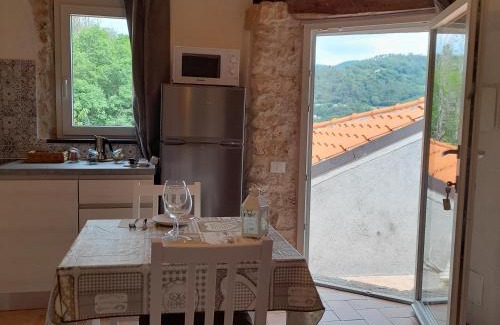 Boragni Apartment | Cà di Pippo "Riccio" appartamento Loc Boragni Orco Feglino