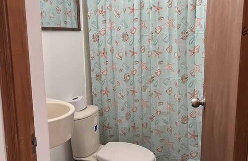 San Andres House | cómoda habitación en casa con ambiente caribeño, cerca al mar