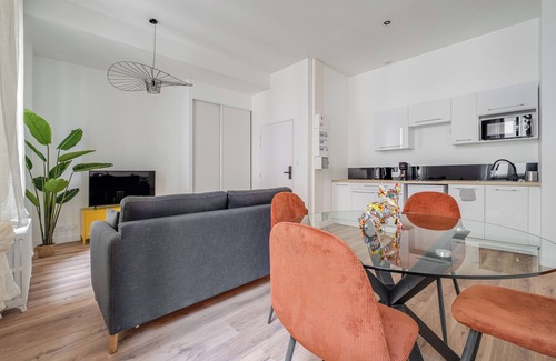 Saint-Etienne Apartment | C&C Le POP, Central Spacious and Modern