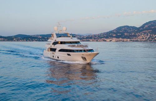 La Condamine Boat Rental | c-hotels Edesia