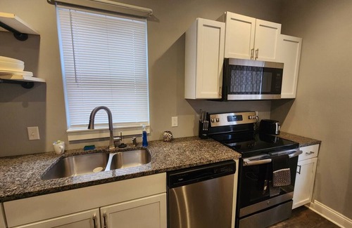 Midtown Apartment | C-street Hideway