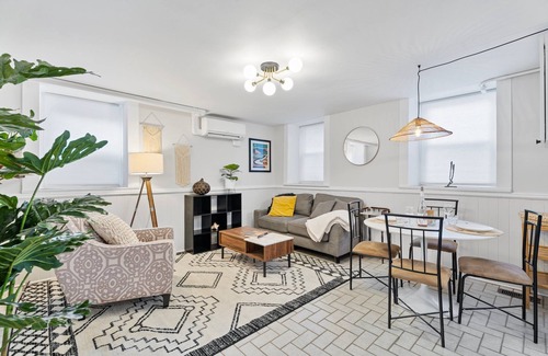Ithaca House | C1: Boho Downtown (2bed/2ba), parking