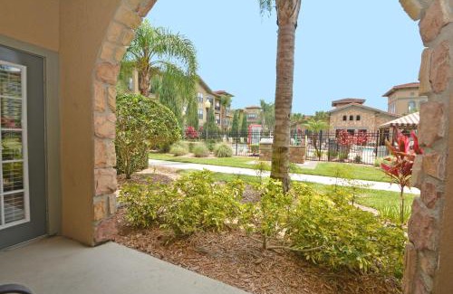 Davenport Apartment | C906-411 Hart's Place (G)