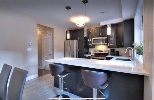 Cote-Des-Neiges—Notre-Dame-De-Grace Apartment | Luxury 2 bedroom, 2 bath condo , 2 balconies, hi speed WIFI with FREE parking