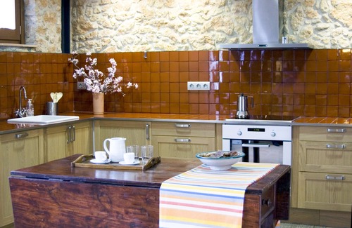 Castellet House | Ca l'Helena. Enjoy the Penedès, the wine region of Barcelona