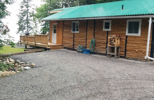 Farleys Corners Ski Chalet | Amazing Lakeview Chalet - Hot Tub