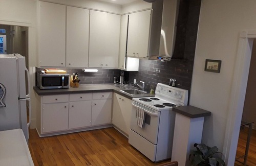 Villeray Apartment | 2 BEDROOM + OFFICE + FAST INTERNET + QUIET, SAFE & FRIENDLY NEIGHBORHOOD!