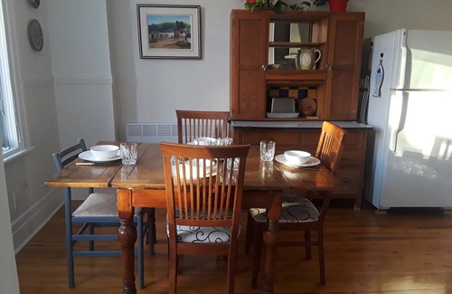 Villeray Apartment | 2 BEDROOM + OFFICE + FAST INTERNET + QUIET, SAFE & FRIENDLY NEIGHBORHOOD!