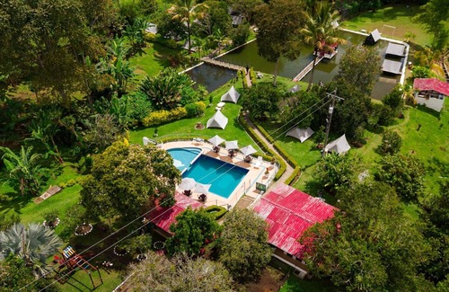 Yotoco RV Rental | Cabaña Íntima para Parejas en Mystic Natural