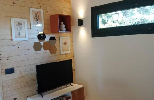 Becerril de la Sierra Cabin | Cabaña Blanca en Casa Rural Jardín Las Secuoyas