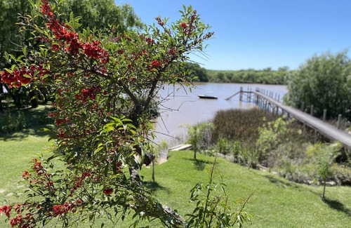 Partido de Tigre Cabin | Cabaña con Vista al Río. Playa y Muelle Privados