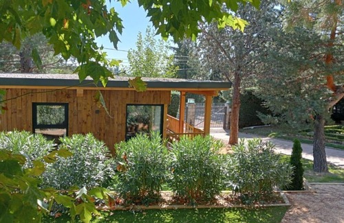 Becerril de la Sierra Cabin | Cabaña Verde en Casa Rural Jardín Las Secuoyas