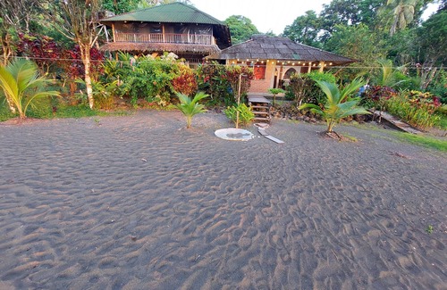 Nuqui Cabin | Cabañas Playa Terco