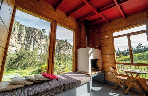 Suesca Cabin | Cabaña El Turpial. Cozy wooden cabin for 2 or 3 people. Located in Suesca.