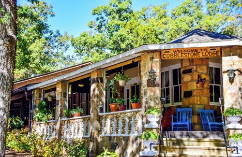Steelville Cabin | Cabin 1 on Meramec River