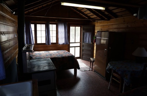Bellvue Cabin | Cabin 2 at Sportsman’s Lodge, Rustic Cabin 2 at Sportsman's Lodge