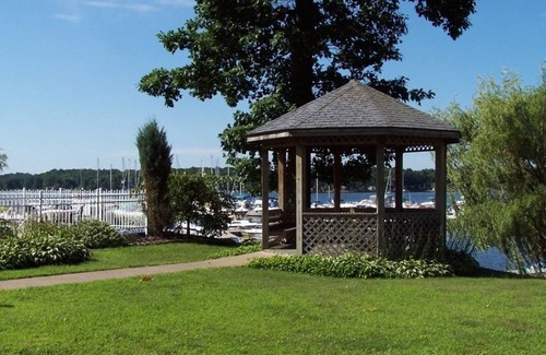 North Rose Cabin | Cabin # 2 of 4 at Oak Park Marina-on beautiful Sodus Bay! Weddings & Vacations