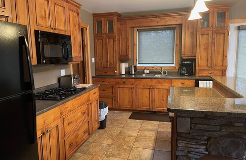 Wasagaming Cabin | Cabin 200 - Riding Mountain Luxury Cabins