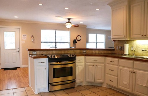 Denison Cabin | Cabin 401 at Grandpappy Point Resort & Marina