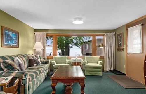 Pine River Apartment | Cabin 5 at Heaths Resort