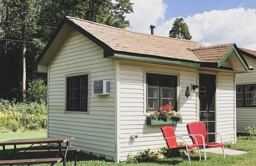 Cadillac Cabin | Cabin #5 - The Ellie Mae
