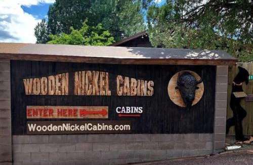 Christopher Creek Ski Chalet | Cabin #6 Bobcat Bunkhouse - Pet Friendly - King Bed - Sleeps 4