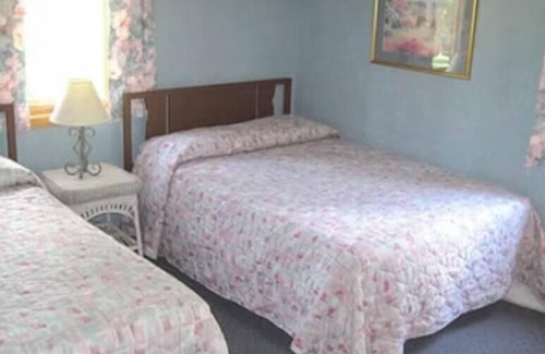 Pine River Apartment | Cabin 8 at Heaths Resort