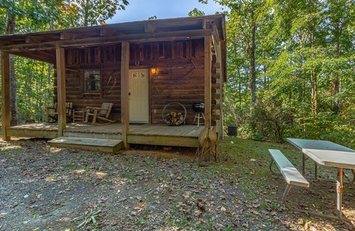 Stanardsville Cabin | Cabin #9 - Mattie Moo | 0 Bed, 1 Bath